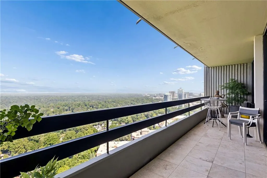 2660 Peachtree Road Nw Unit 39d, Atlanta, Georgia 30305, 1 Bedroom Bedrooms, 0 ,1 BathroomBathrooms,Residential,For Sale,2660 Peachtree Road Nw Unit 39d,7759961
