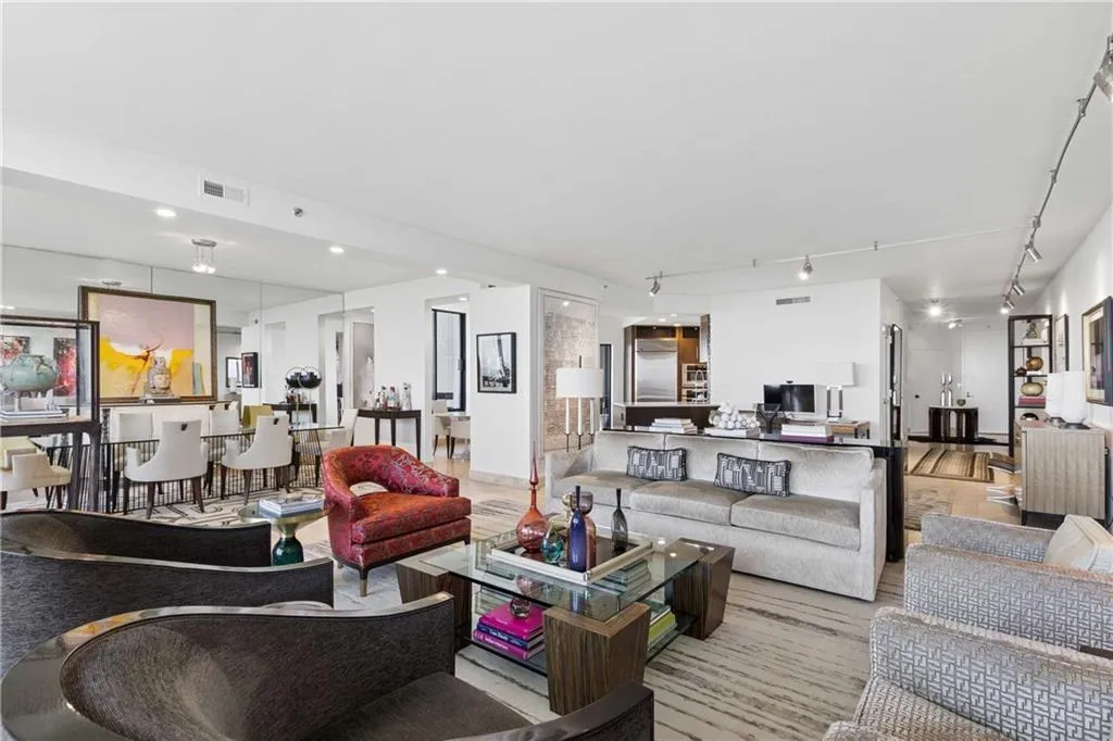 2660 Peachtree Road Nw Unit 39d, Atlanta, Georgia 30305, 1 Bedroom Bedrooms, 0 ,1 BathroomBathrooms,Residential,For Sale,2660 Peachtree Road Nw Unit 39d,7759961