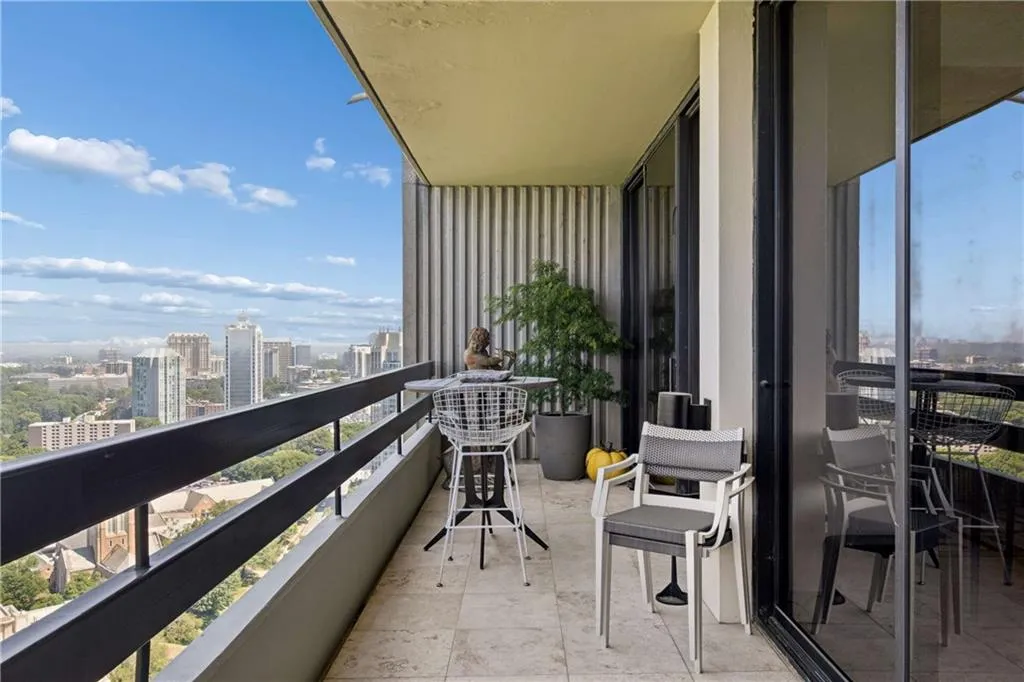 2660 Peachtree Road Nw Unit 39d, Atlanta, Georgia 30305, 1 Bedroom Bedrooms, 0 ,1 BathroomBathrooms,Residential,For Sale,2660 Peachtree Road Nw Unit 39d,7759961