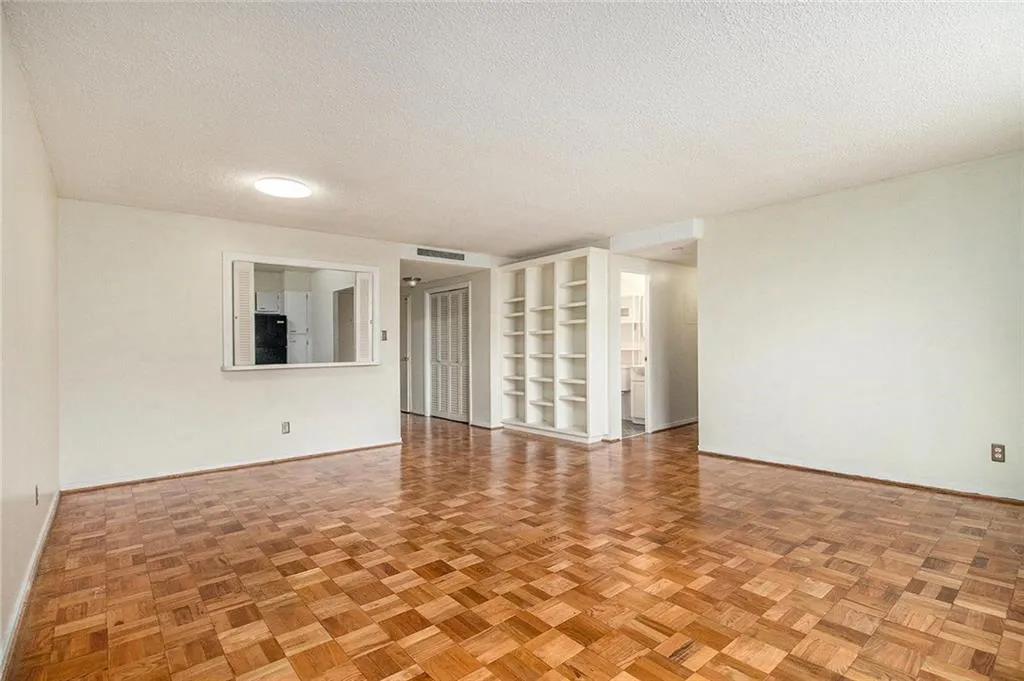 2965 Pharr Court South Northwest Nw Unit 714, Atlanta, Georgia 30305, 2 Bedrooms Bedrooms, ,2 BathroomsBathrooms,Residential,For Sale,2965 Pharr Court South Northwest Nw Unit 714,7594003