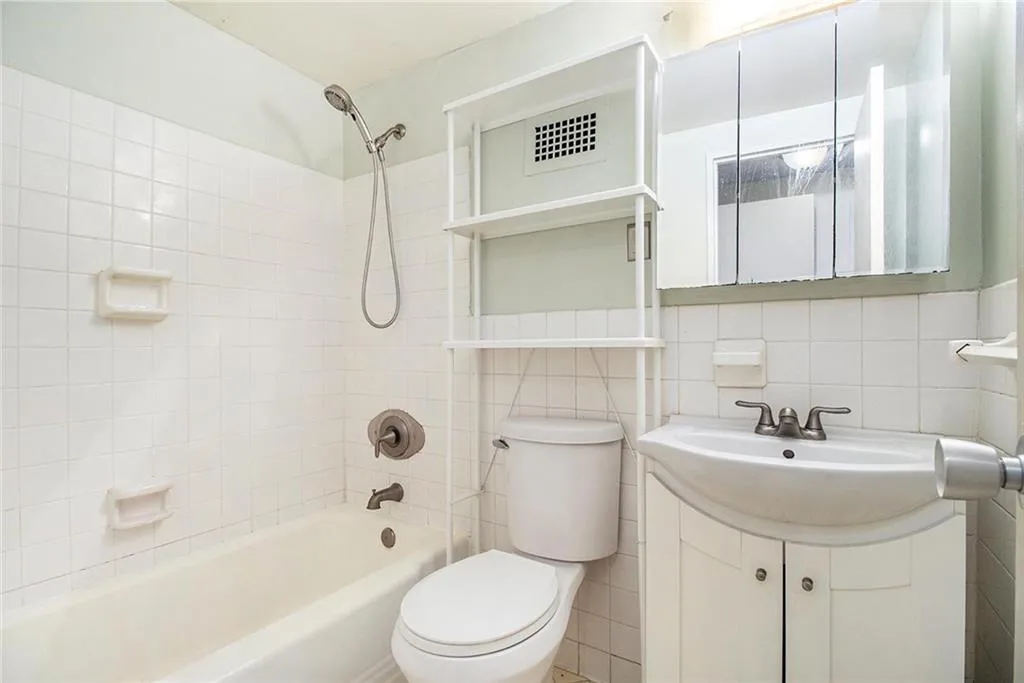 2965 Pharr Court South Northwest Nw Unit 714, Atlanta, Georgia 30305, 2 Bedrooms Bedrooms, ,2 BathroomsBathrooms,Residential,For Sale,2965 Pharr Court South Northwest Nw Unit 714,7594003