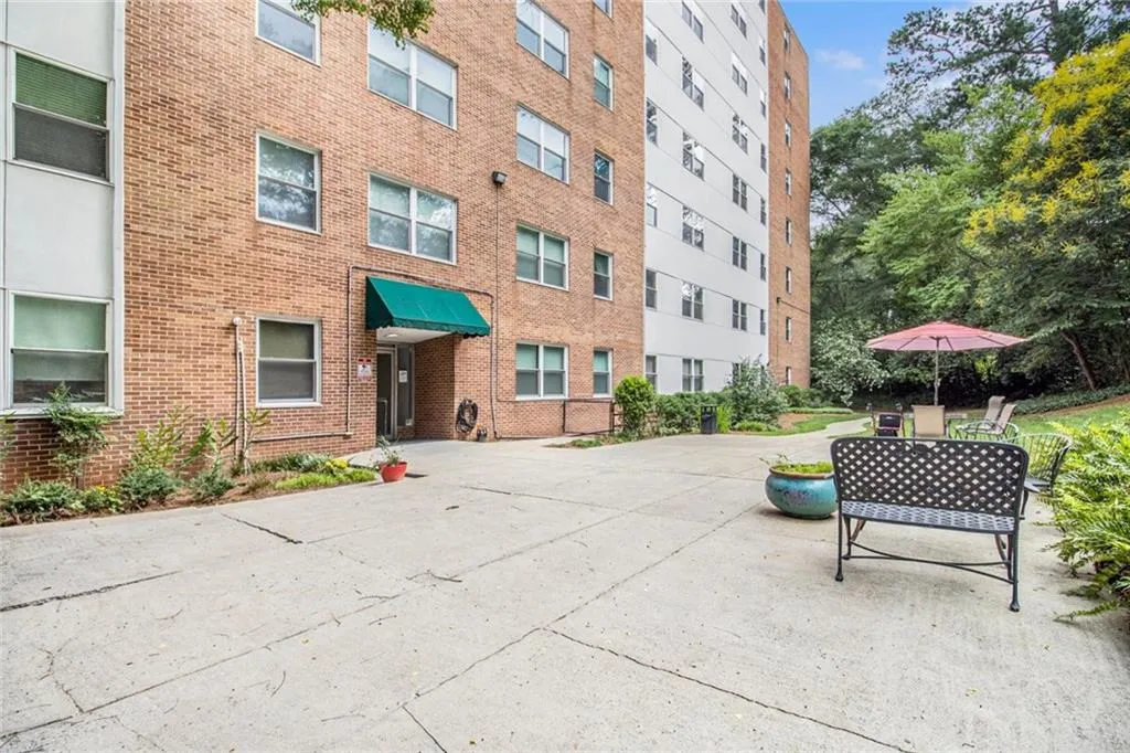 2965 Pharr Court South Northwest Nw Unit 714, Atlanta, Georgia 30305, 2 Bedrooms Bedrooms, ,2 BathroomsBathrooms,Residential,For Sale,2965 Pharr Court South Northwest Nw Unit 714,7594003