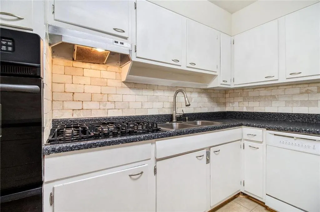 2965 Pharr Court South Northwest Nw Unit 714, Atlanta, Georgia 30305, 2 Bedrooms Bedrooms, ,2 BathroomsBathrooms,Residential,For Sale,2965 Pharr Court South Northwest Nw Unit 714,7594003