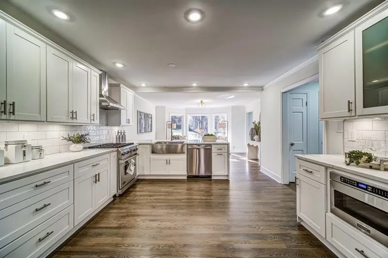 6185 Weatherly Drive, Sandy Springs, Georgia 30328, 4 Bedrooms Bedrooms, ,4 BathroomsBathrooms,Residential,Sold,6185 Weatherly Drive,6651036