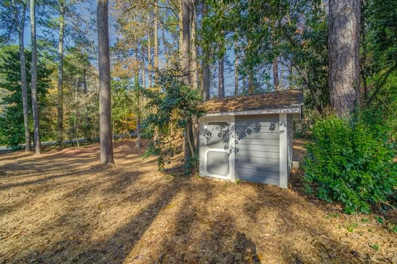 6185 Weatherly Drive, Sandy Springs, Georgia 30328, 4 Bedrooms Bedrooms, ,4 BathroomsBathrooms,Residential,Sold,6185 Weatherly Drive,6651036