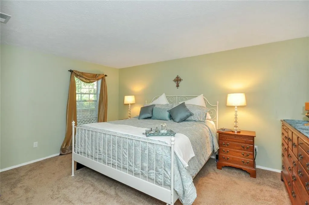 407 Natchez Trace, Sandy Springs, Georgia 30350, 2 Bedrooms Bedrooms, ,2 BathroomsBathrooms,Residential,Sold,407 Natchez Trace,5761346