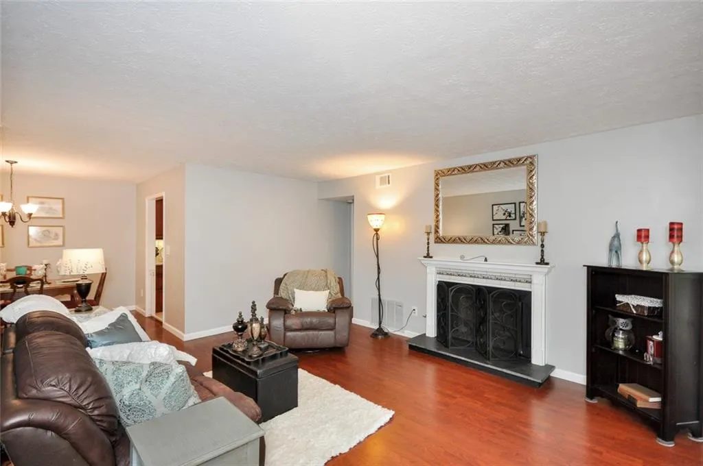 407 Natchez Trace, Sandy Springs, Georgia 30350, 2 Bedrooms Bedrooms, ,2 BathroomsBathrooms,Residential,Sold,407 Natchez Trace,5761346