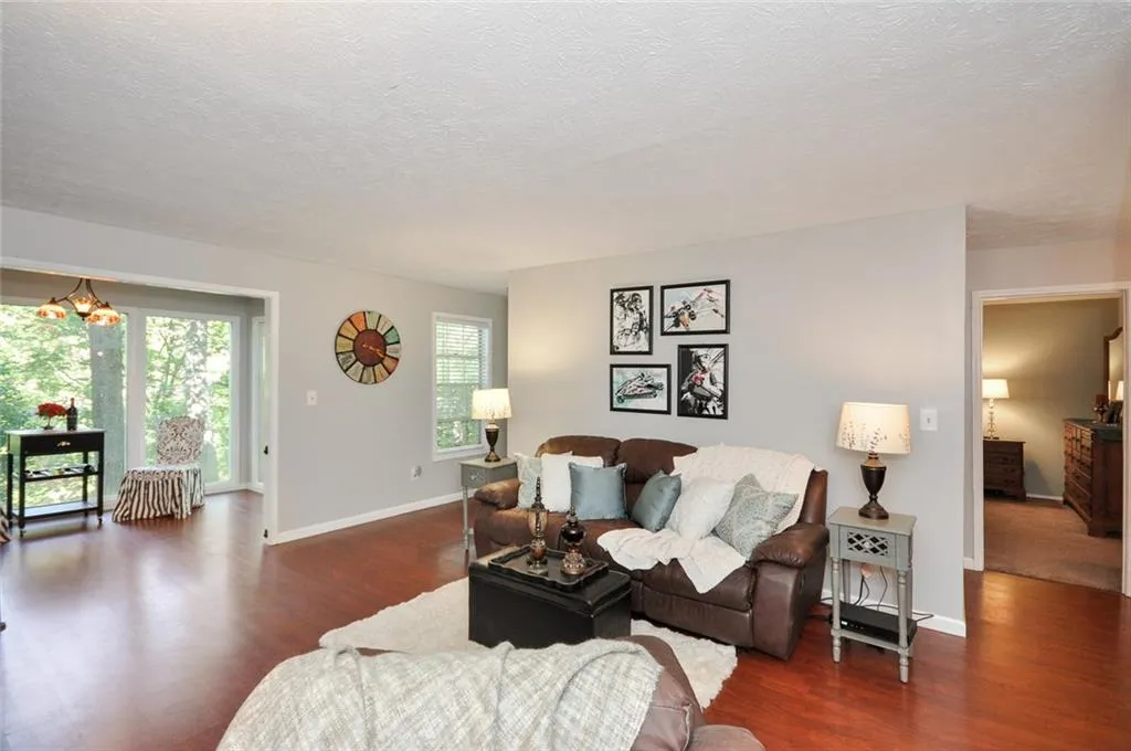 407 Natchez Trace, Sandy Springs, Georgia 30350, 2 Bedrooms Bedrooms, ,2 BathroomsBathrooms,Residential,Sold,407 Natchez Trace,5761346