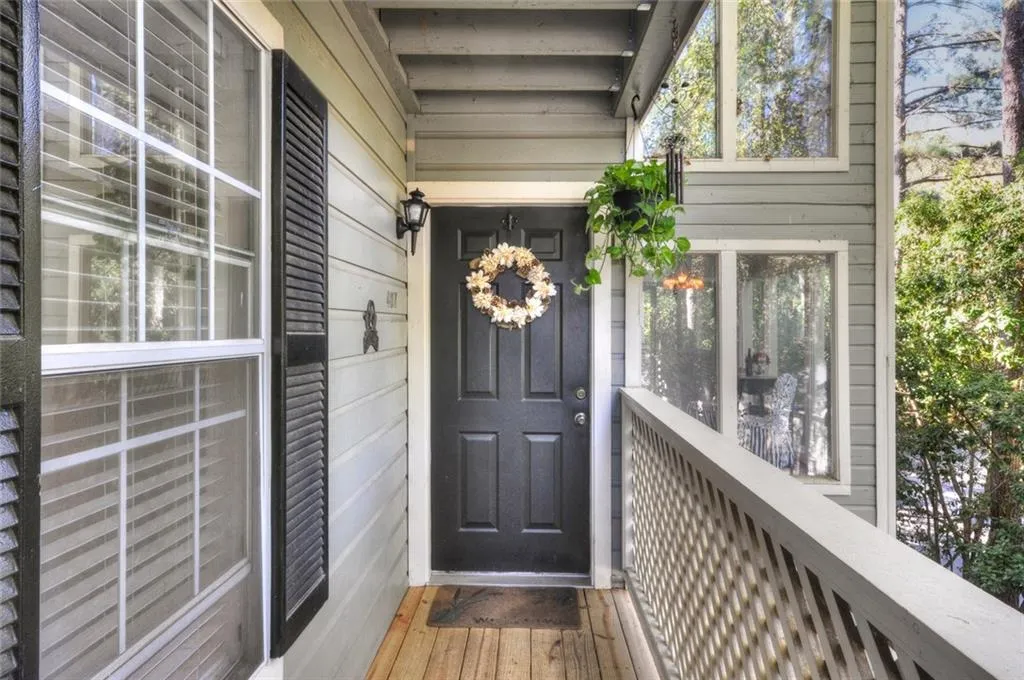 407 Natchez Trace, Sandy Springs, Georgia 30350, 2 Bedrooms Bedrooms, ,2 BathroomsBathrooms,Residential,Sold,407 Natchez Trace,5761346