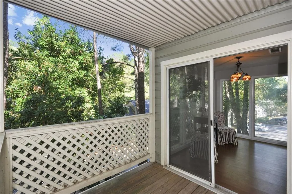 407 Natchez Trace, Sandy Springs, Georgia 30350, 2 Bedrooms Bedrooms, ,2 BathroomsBathrooms,Residential,Sold,407 Natchez Trace,5761346