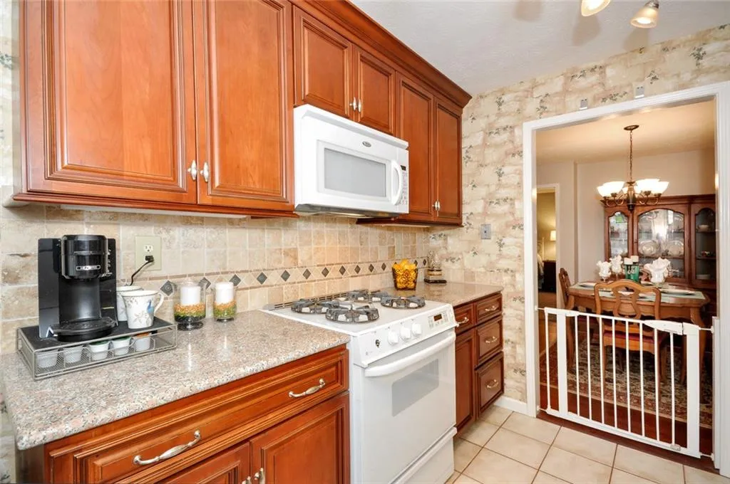 407 Natchez Trace, Sandy Springs, Georgia 30350, 2 Bedrooms Bedrooms, ,2 BathroomsBathrooms,Residential,Sold,407 Natchez Trace,5761346