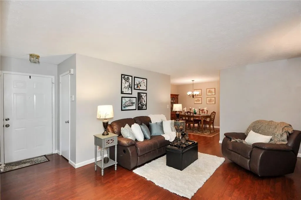 407 Natchez Trace, Sandy Springs, Georgia 30350, 2 Bedrooms Bedrooms, ,2 BathroomsBathrooms,Residential,Sold,407 Natchez Trace,5761346