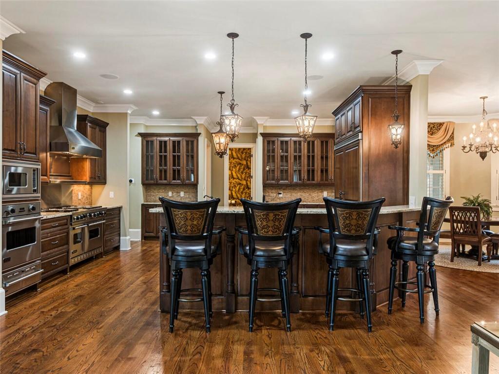 Epicurean kitchen with SS Viking appliances, breakfast bar and large island