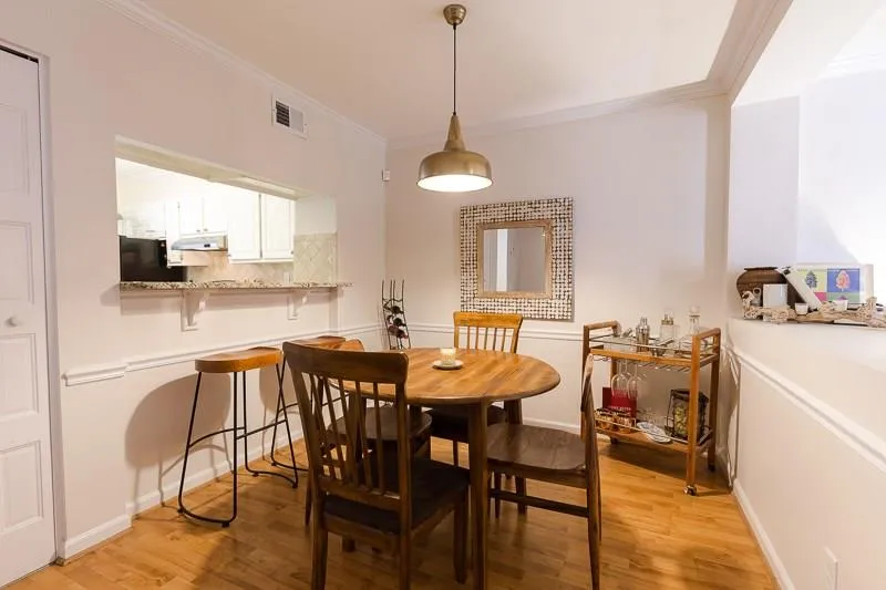 5210 Chemin De Vie, Atlanta, Georgia 30342, 2 Bedrooms Bedrooms, ,2 BathroomsBathrooms,Residential,Sold,5210 Chemin De Vie,6024476