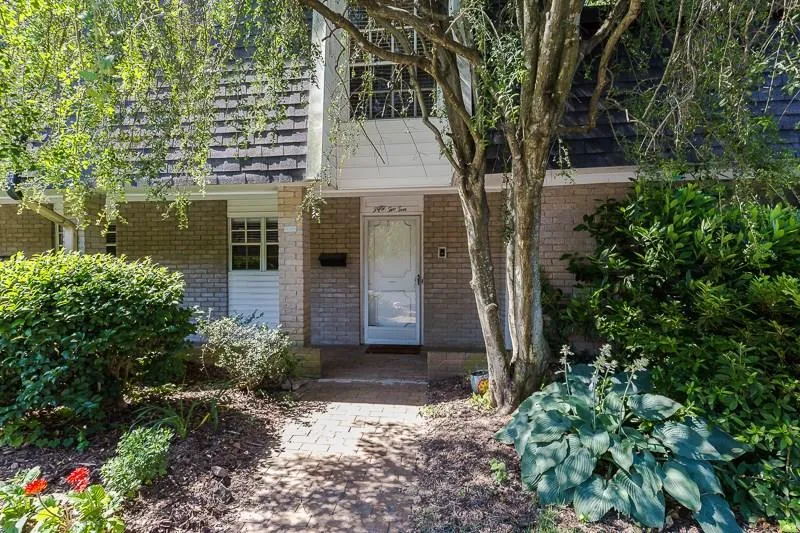 5210 Chemin De Vie, Atlanta, Georgia 30342, 2 Bedrooms Bedrooms, ,2 BathroomsBathrooms,Residential,Sold,5210 Chemin De Vie,6024476