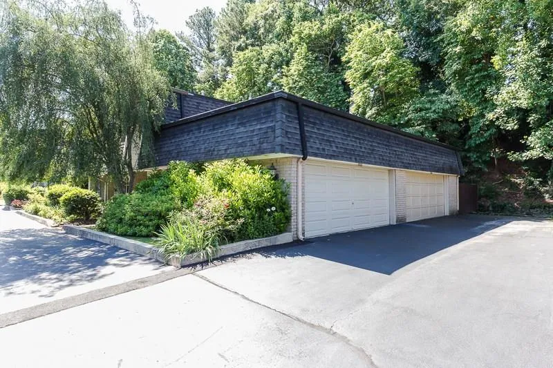 5210 Chemin De Vie, Atlanta, Georgia 30342, 2 Bedrooms Bedrooms, ,2 BathroomsBathrooms,Residential,Sold,5210 Chemin De Vie,6024476