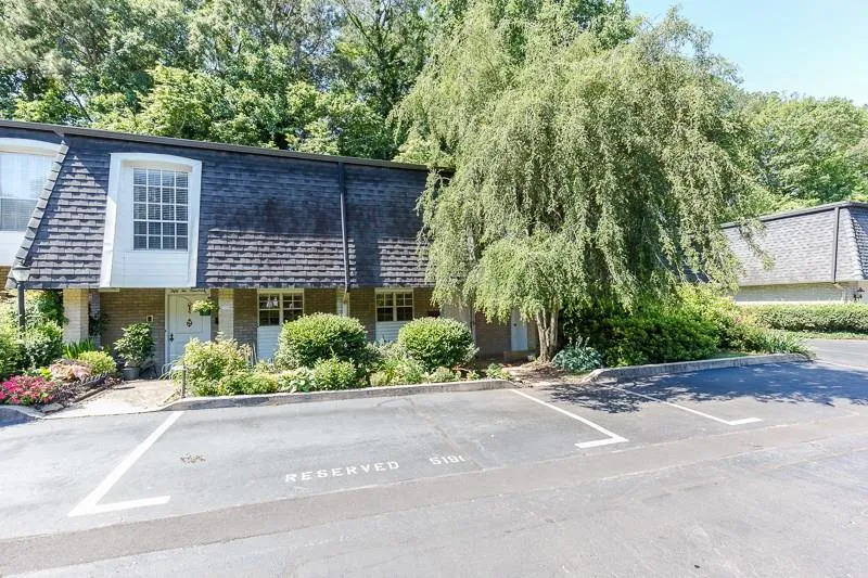 5210 Chemin De Vie, Atlanta, Georgia 30342, 2 Bedrooms Bedrooms, ,2 BathroomsBathrooms,Residential,Sold,5210 Chemin De Vie,6024476