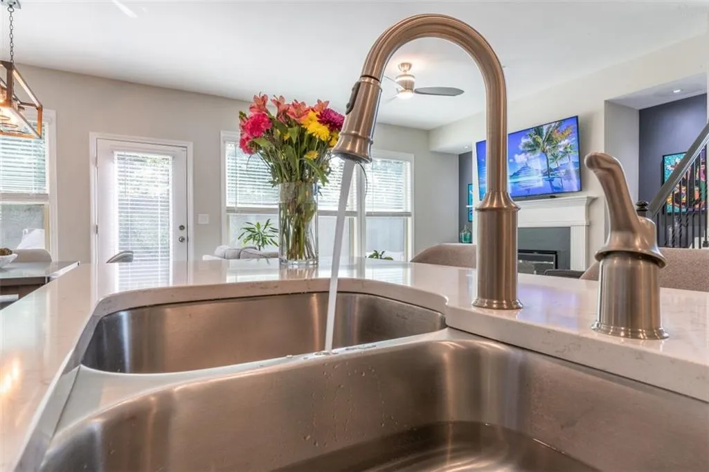363 Provenance Drive, Sandy Springs, Georgia 30328, 3 Bedrooms Bedrooms, ,3 BathroomsBathrooms,Residential,Sold,363 Provenance Drive,7119269