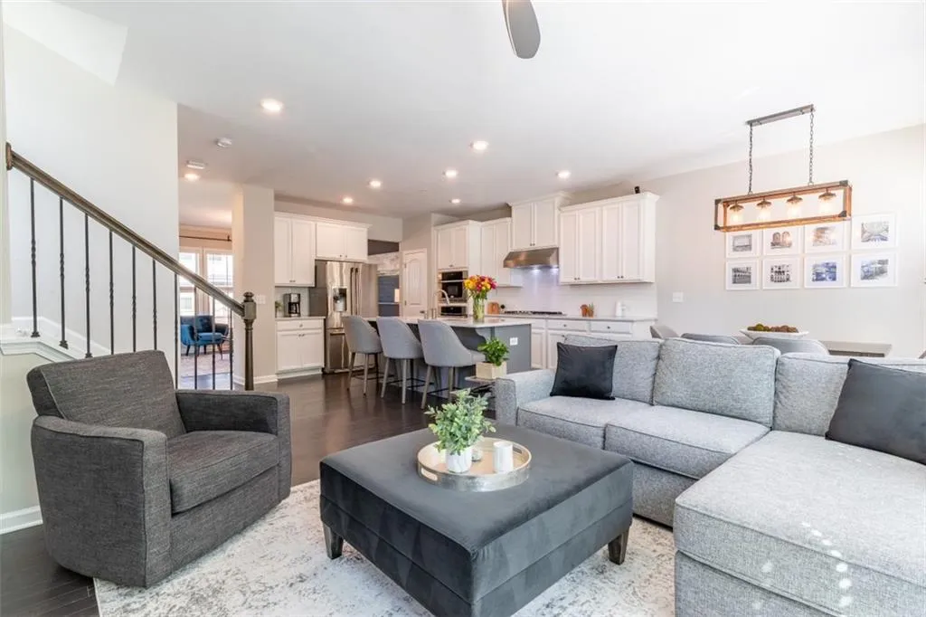 363 Provenance Drive, Sandy Springs, Georgia 30328, 3 Bedrooms Bedrooms, ,3 BathroomsBathrooms,Residential,Sold,363 Provenance Drive,7119269