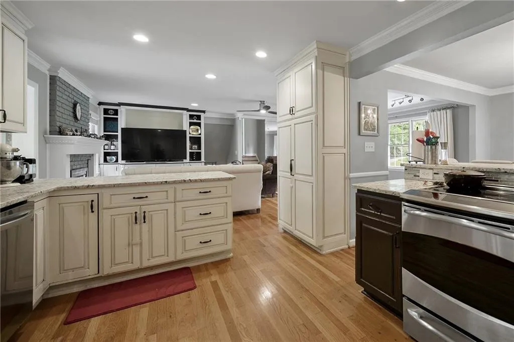 5800 Hilderbrand Drive, Atlanta, Georgia 30328, 5 Bedrooms Bedrooms, ,3 BathroomsBathrooms,Residential,Sold,5800 Hilderbrand Drive,6749259