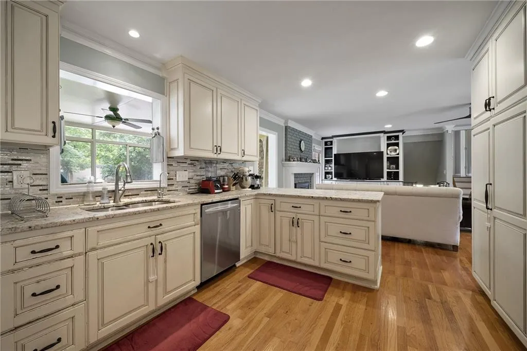 5800 Hilderbrand Drive, Atlanta, Georgia 30328, 5 Bedrooms Bedrooms, ,3 BathroomsBathrooms,Residential,Sold,5800 Hilderbrand Drive,6749259