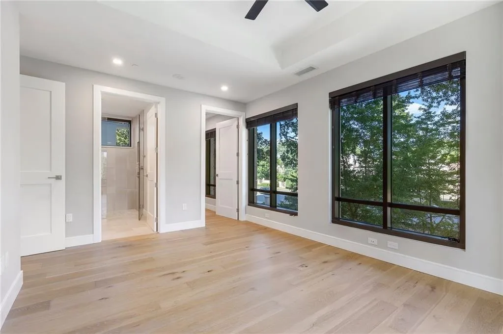 2520 Peachtree Road Nw Unit 403, Atlanta, Georgia 30305, 3 Bedrooms Bedrooms, 0 ,3 BathroomsBathrooms,Residential,For Sale,2520 Peachtree Road Nw Unit 403,7703541