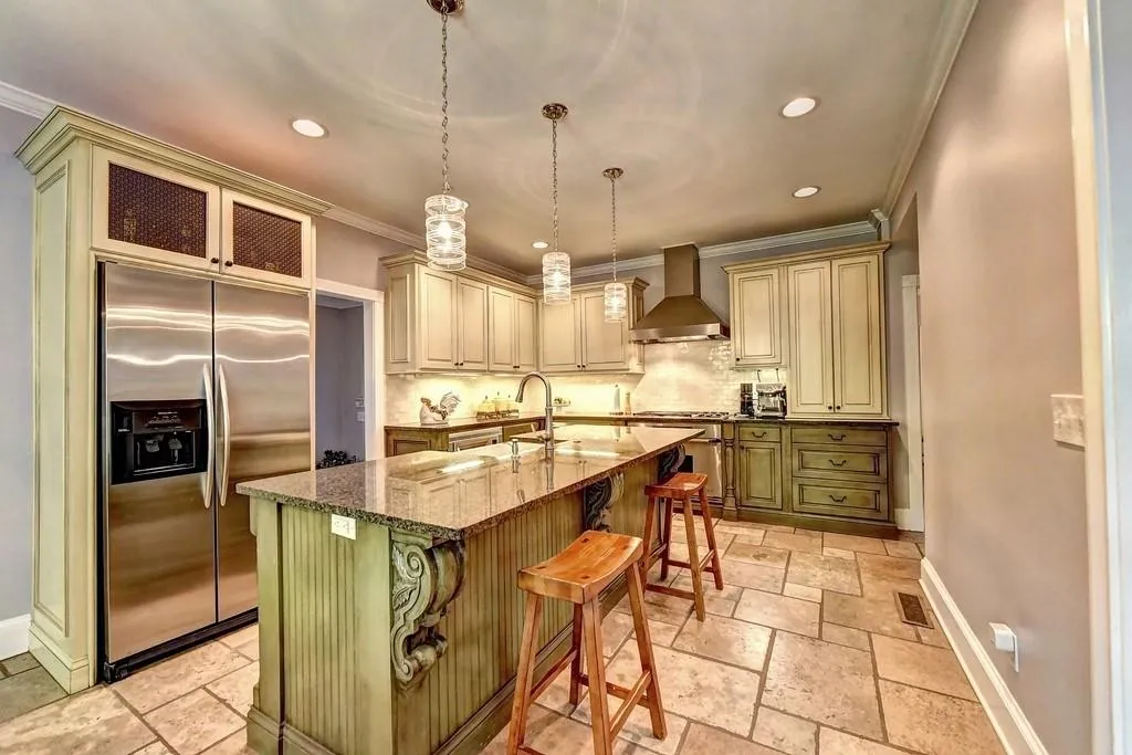 8785 Huntcliff Trace, Sandy Springs, Georgia 30350, 4 Bedrooms Bedrooms, ,3 BathroomsBathrooms,Residential,Sold,8785 Huntcliff Trace,6564147