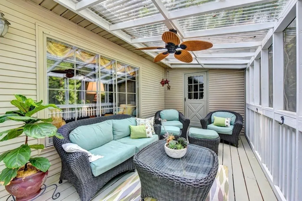 8785 Huntcliff Trace, Sandy Springs, Georgia 30350, 4 Bedrooms Bedrooms, ,3 BathroomsBathrooms,Residential,Sold,8785 Huntcliff Trace,6564147
