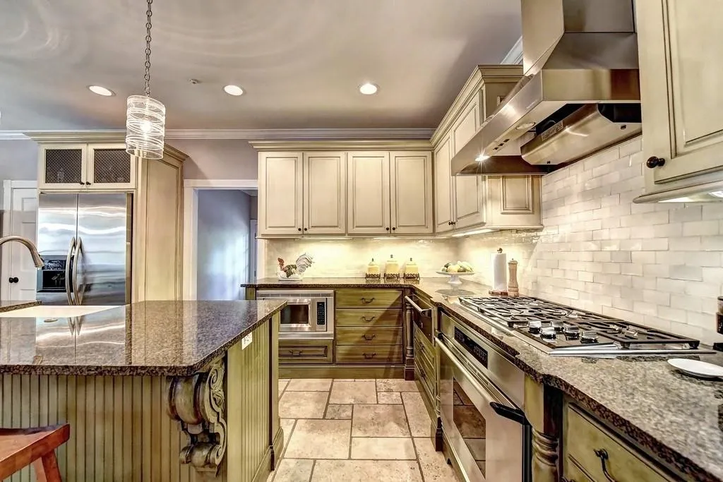 8785 Huntcliff Trace, Sandy Springs, Georgia 30350, 4 Bedrooms Bedrooms, ,3 BathroomsBathrooms,Residential,Sold,8785 Huntcliff Trace,6564147