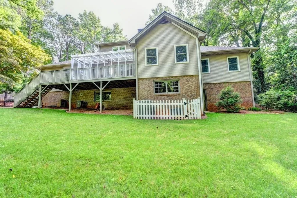 8785 Huntcliff Trace, Sandy Springs, Georgia 30350, 4 Bedrooms Bedrooms, ,3 BathroomsBathrooms,Residential,Sold,8785 Huntcliff Trace,6564147