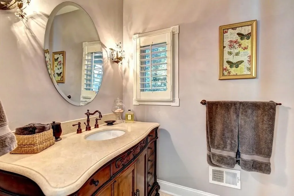 8785 Huntcliff Trace, Sandy Springs, Georgia 30350, 4 Bedrooms Bedrooms, ,3 BathroomsBathrooms,Residential,Sold,8785 Huntcliff Trace,6564147
