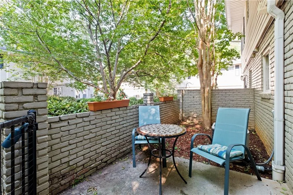 6940 Roswell Road Unit 5e, Atlanta, Georgia 30328, 2 Bedrooms Bedrooms, ,1 BathroomBathrooms,Residential,Sold,6940 Roswell Road Unit 5e,7061004