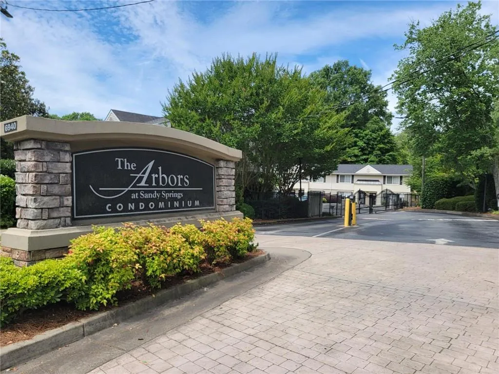 6940 Roswell Road Unit 5e, Atlanta, Georgia 30328, 2 Bedrooms Bedrooms, ,1 BathroomBathrooms,Residential,Sold,6940 Roswell Road Unit 5e,7061004