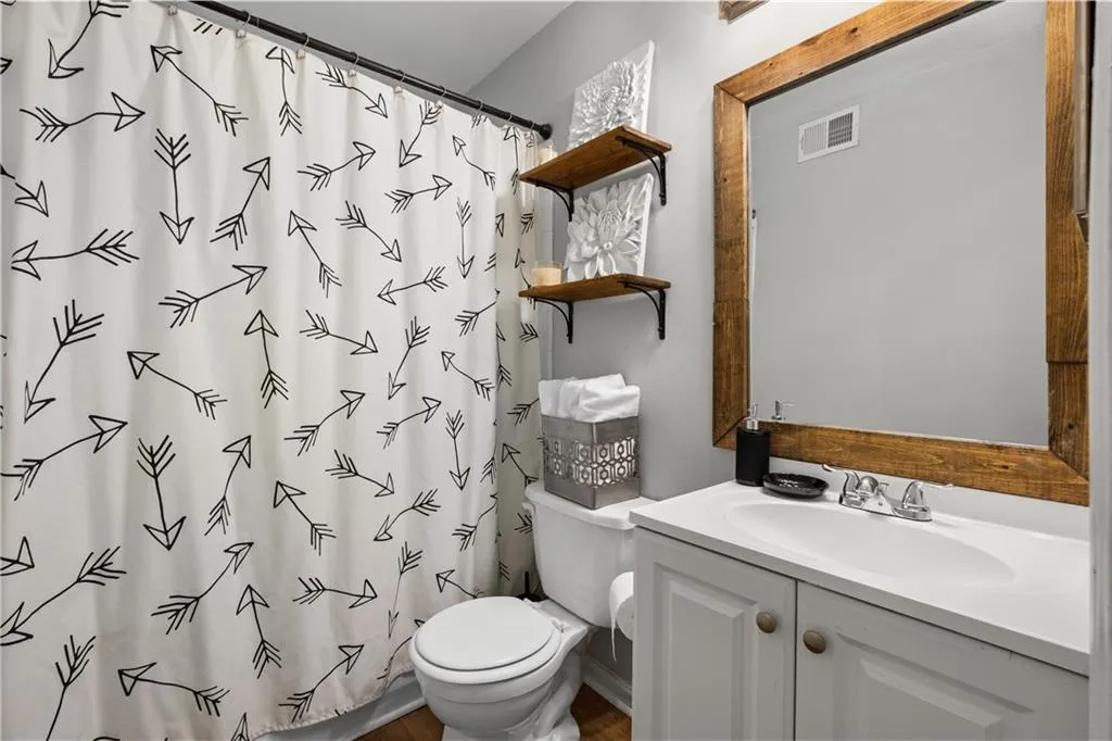 6940 Roswell Road Unit 5e, Atlanta, Georgia 30328, 2 Bedrooms Bedrooms, ,1 BathroomBathrooms,Residential,Sold,6940 Roswell Road Unit 5e,7061004