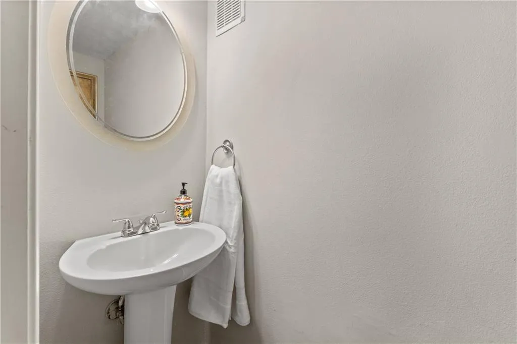 6940 Roswell Road Unit 5e, Atlanta, Georgia 30328, 2 Bedrooms Bedrooms, ,1 BathroomBathrooms,Residential,Sold,6940 Roswell Road Unit 5e,7061004