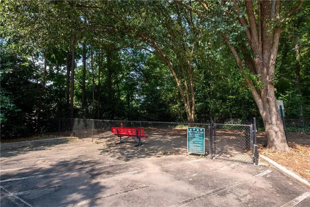 6940 Roswell Road Unit 5e, Atlanta, Georgia 30328, 2 Bedrooms Bedrooms, ,1 BathroomBathrooms,Residential,Sold,6940 Roswell Road Unit 5e,7061004