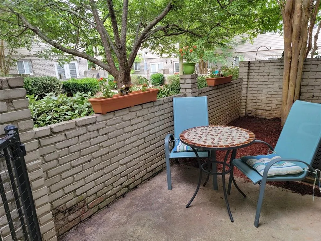 6940 Roswell Road Unit 5e, Atlanta, Georgia 30328, 2 Bedrooms Bedrooms, ,1 BathroomBathrooms,Residential,Sold,6940 Roswell Road Unit 5e,7061004