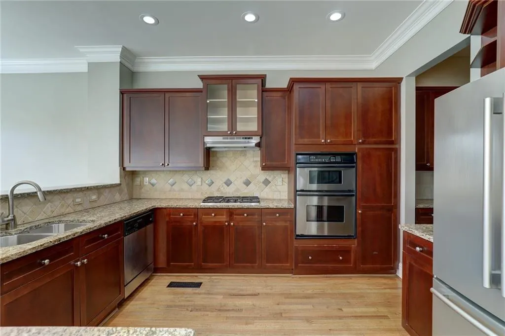 5408 Glenridge Cove, Sandy Springs, Georgia 30342, 3 Bedrooms Bedrooms, ,2 BathroomsBathrooms,Residential,Sold,5408 Glenridge Cove,6725061