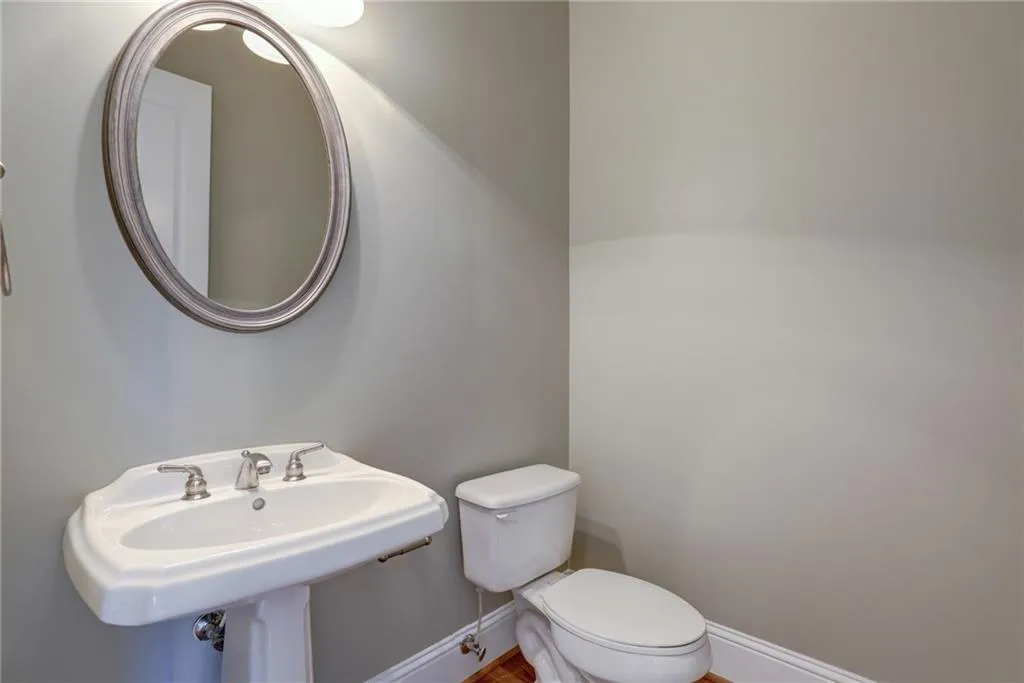 5408 Glenridge Cove, Sandy Springs, Georgia 30342, 3 Bedrooms Bedrooms, ,2 BathroomsBathrooms,Residential,Sold,5408 Glenridge Cove,6725061