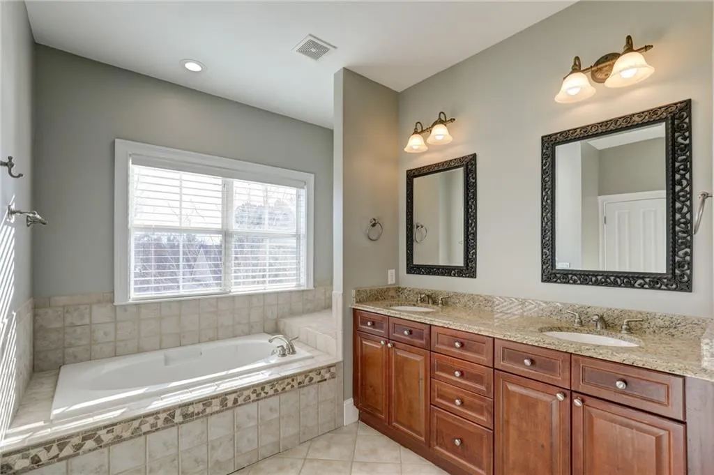 5408 Glenridge Cove, Sandy Springs, Georgia 30342, 3 Bedrooms Bedrooms, ,2 BathroomsBathrooms,Residential,Sold,5408 Glenridge Cove,6725061