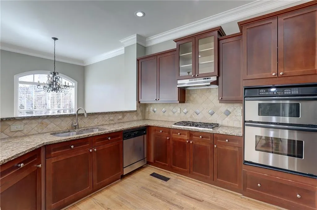 5408 Glenridge Cove, Sandy Springs, Georgia 30342, 3 Bedrooms Bedrooms, ,2 BathroomsBathrooms,Residential,Sold,5408 Glenridge Cove,6725061