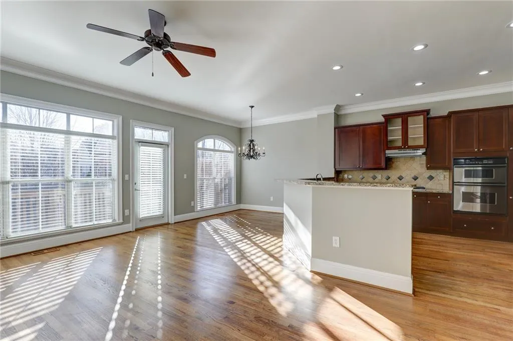5408 Glenridge Cove, Sandy Springs, Georgia 30342, 3 Bedrooms Bedrooms, ,2 BathroomsBathrooms,Residential,Sold,5408 Glenridge Cove,6725061