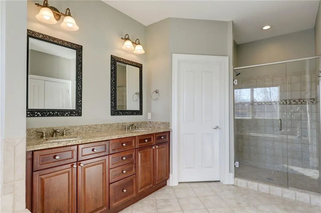 5408 Glenridge Cove, Sandy Springs, Georgia 30342, 3 Bedrooms Bedrooms, ,2 BathroomsBathrooms,Residential,Sold,5408 Glenridge Cove,6725061