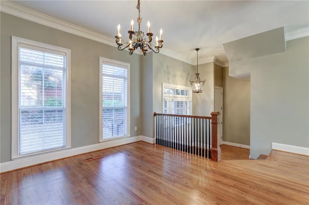 5408 Glenridge Cove, Sandy Springs, Georgia 30342, 3 Bedrooms Bedrooms, ,2 BathroomsBathrooms,Residential,Sold,5408 Glenridge Cove,6725061