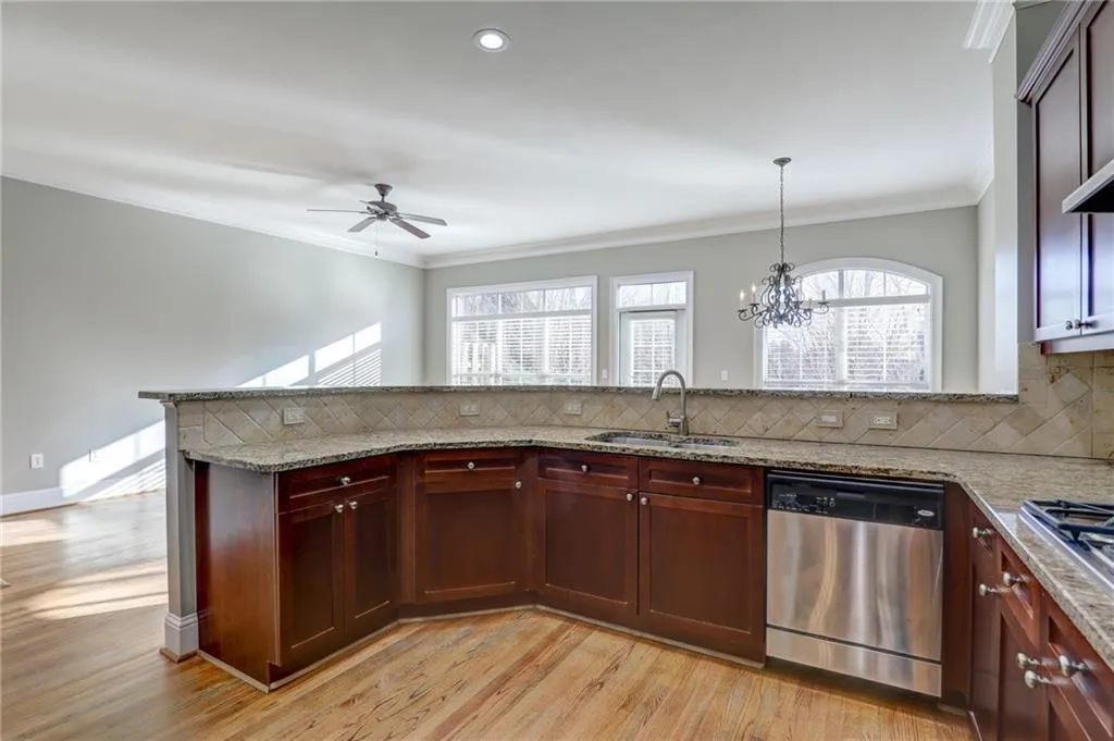 5408 Glenridge Cove, Sandy Springs, Georgia 30342, 3 Bedrooms Bedrooms, ,2 BathroomsBathrooms,Residential,Sold,5408 Glenridge Cove,6725061