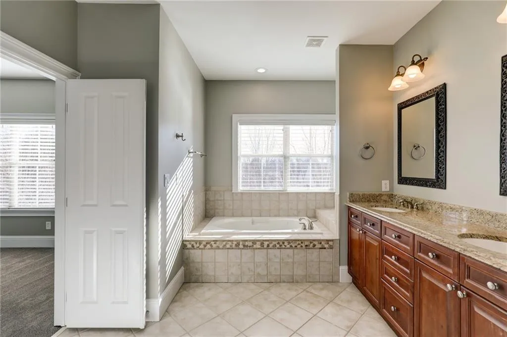 5408 Glenridge Cove, Sandy Springs, Georgia 30342, 3 Bedrooms Bedrooms, ,2 BathroomsBathrooms,Residential,Sold,5408 Glenridge Cove,6725061