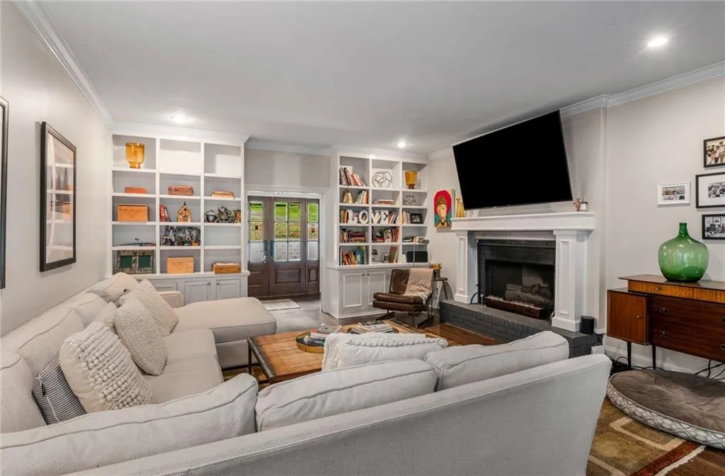 5300 New London Trace, Sandy Springs, Georgia 30327, 5 Bedrooms Bedrooms, ,3 BathroomsBathrooms,Residential,Sold,5300 New London Trace,7383282