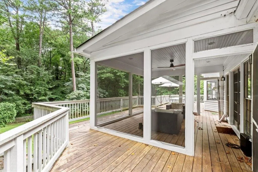 5300 New London Trace, Sandy Springs, Georgia 30327, 5 Bedrooms Bedrooms, ,3 BathroomsBathrooms,Residential,Sold,5300 New London Trace,7383282