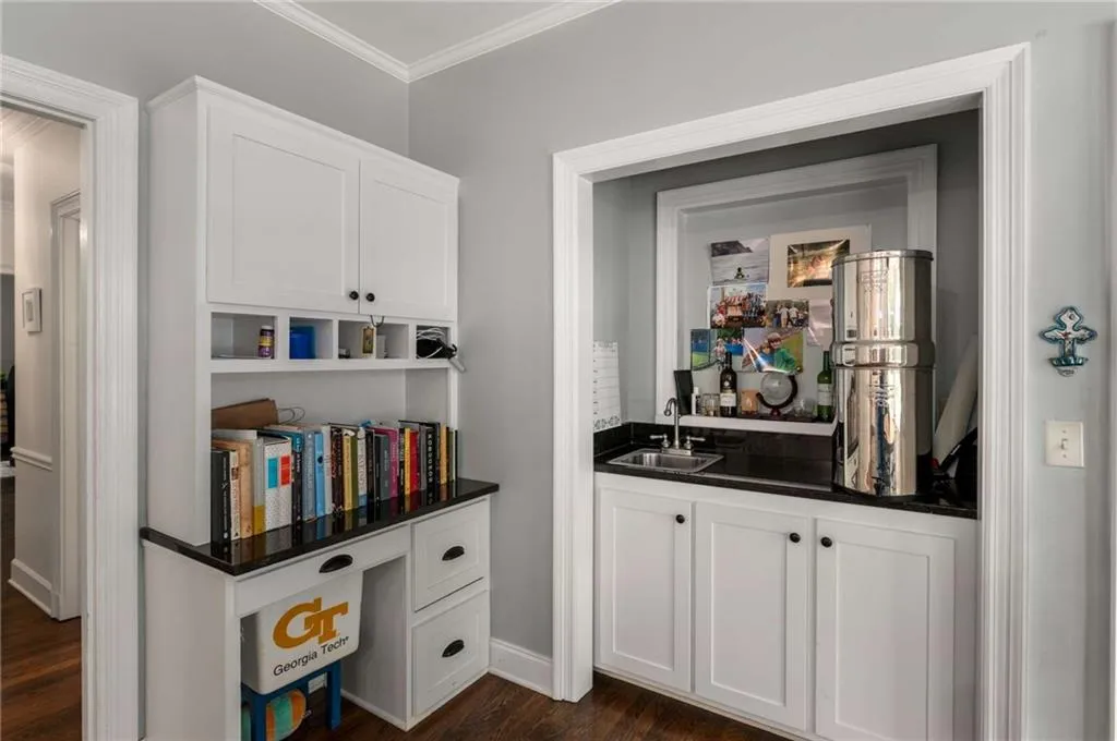 5300 New London Trace, Sandy Springs, Georgia 30327, 5 Bedrooms Bedrooms, ,3 BathroomsBathrooms,Residential,Sold,5300 New London Trace,7383282