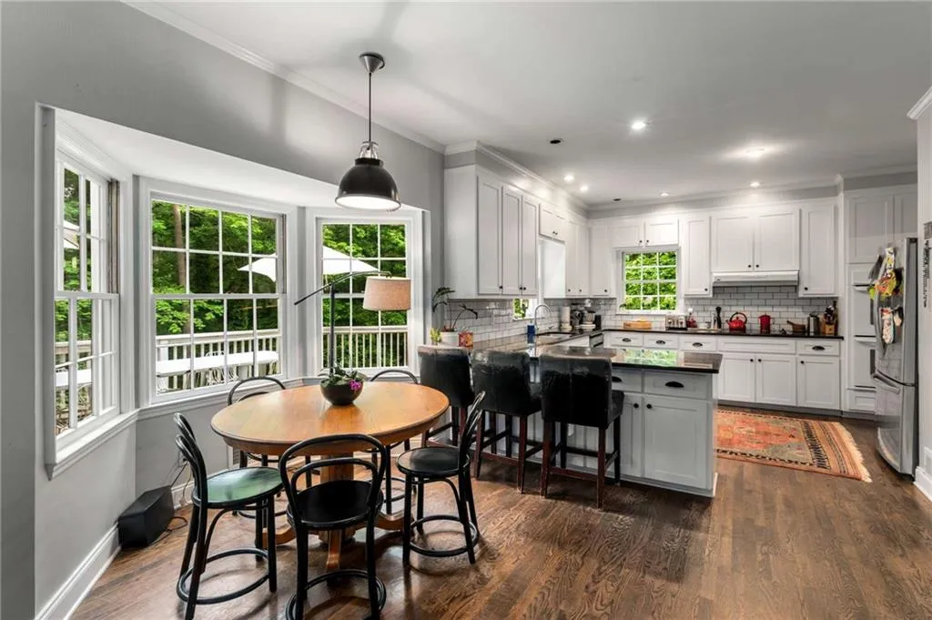 5300 New London Trace, Sandy Springs, Georgia 30327, 5 Bedrooms Bedrooms, ,3 BathroomsBathrooms,Residential,Sold,5300 New London Trace,7383282